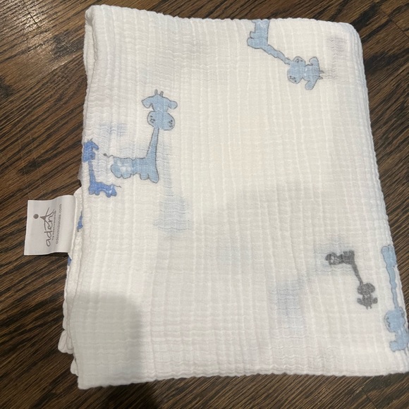 Bundle of 4 ‘Aden + Anais’ Beautiful Baby Swaddles! - Picture 12 of 14